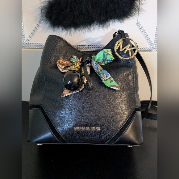 Michael Kors Handbags - Michael Kors Nicole Leather Bucket Drawstring Crossbody Bag
